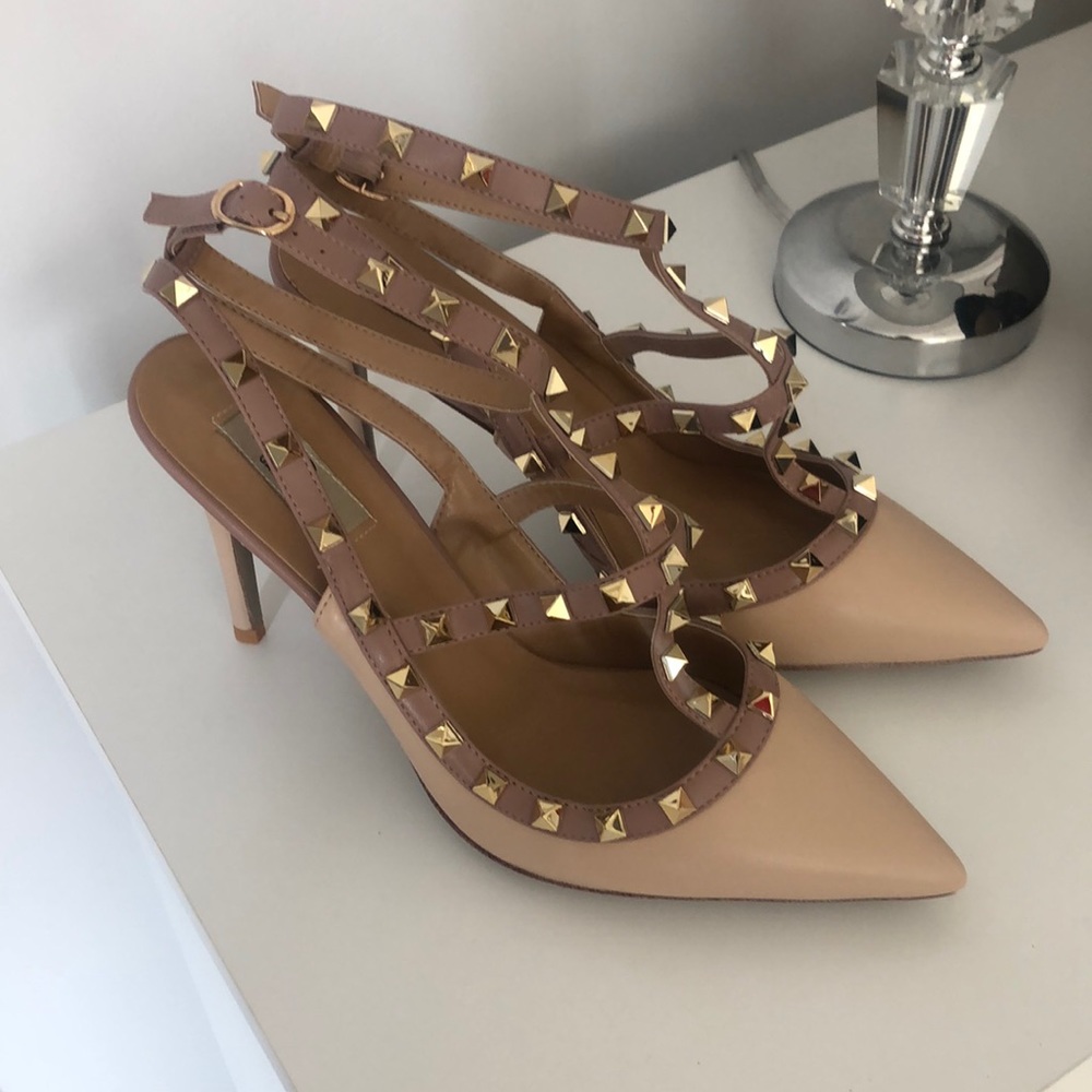 NWOT Nude Matte Rockstud Heels, 9.5